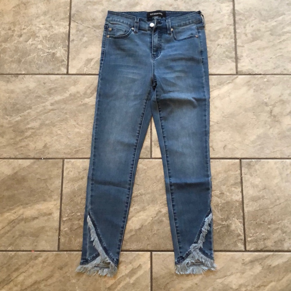 LIVERPOOL JEANS CO. ankle length frayed hem Jean